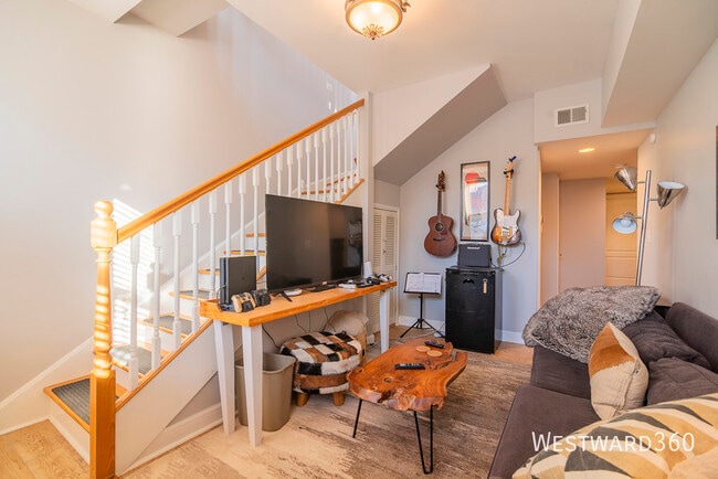 Building Photo - 2209 N Drake-1