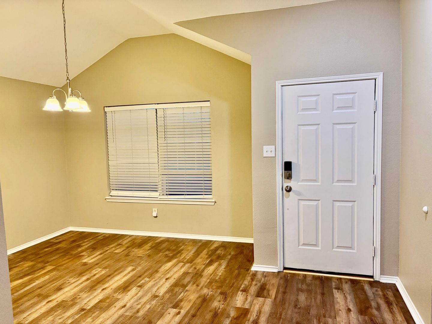 Building Photo - 809 Canyon Cove Dr