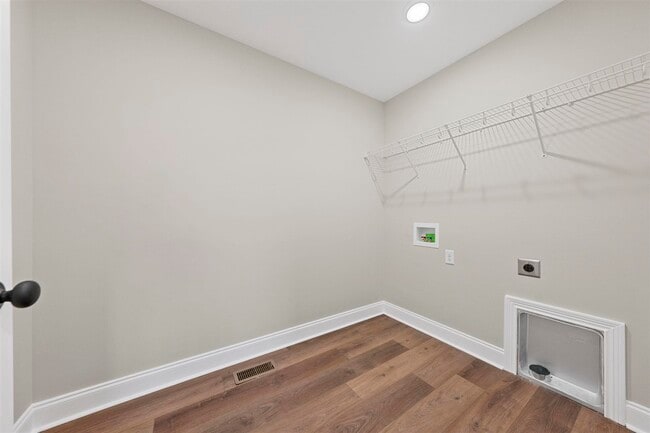 Building Photo - 716 Sheldrake Ln