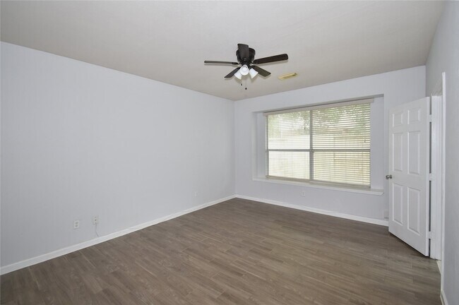 Building Photo - 20703 Whitevine Way