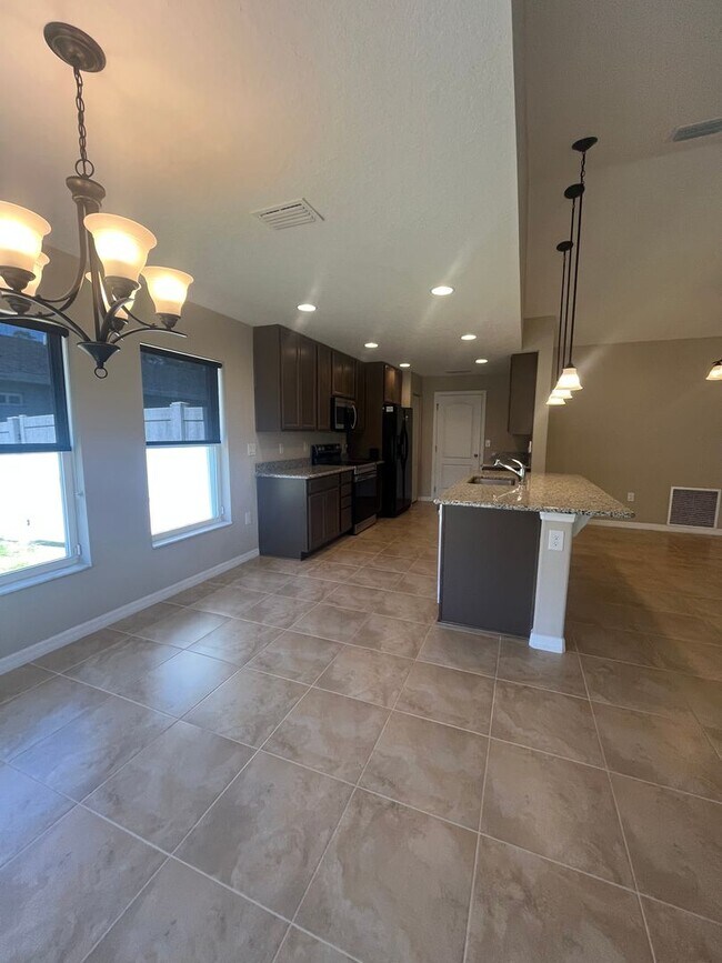 Building Photo - Newer Home with Fenced in Yard!!