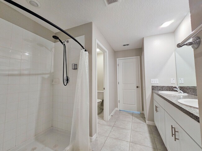 Building Photo - 10520 Strawberry Tetra Dr