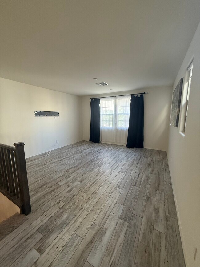 Building Photo - 1688 E Hampton Ln