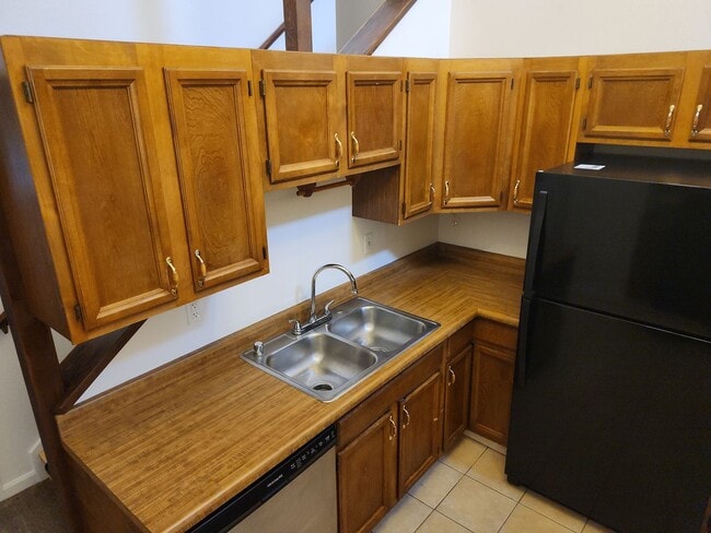 Building Photo - 2 bed 1.75 bath apartment close to JBER.