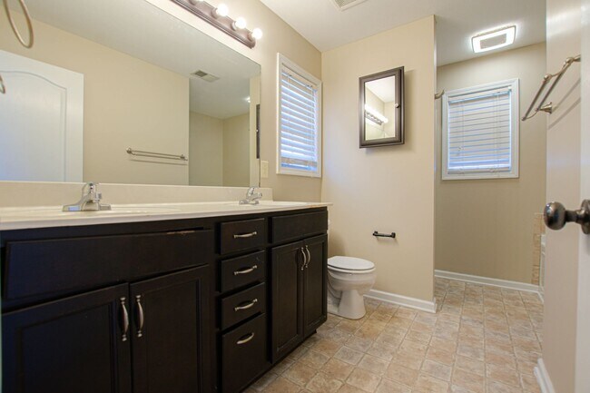 Building Photo - Pet Friendly Three Bedroom with Bonus!