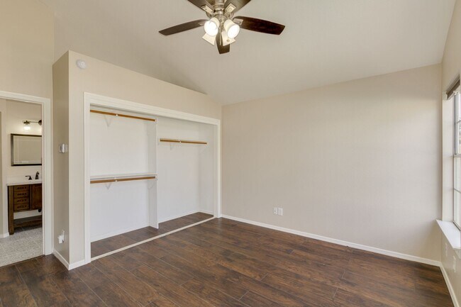 Building Photo - 4314 E Juanita Ave