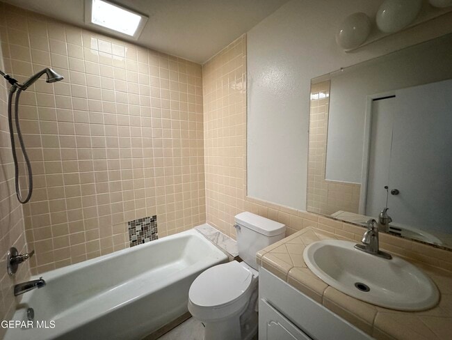 Building Photo - 336 Villa Canto St