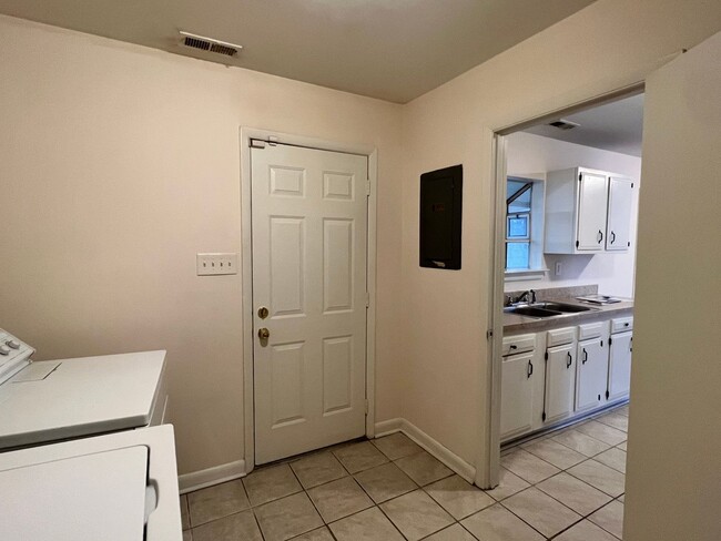 Building Photo - 2204 Merle St