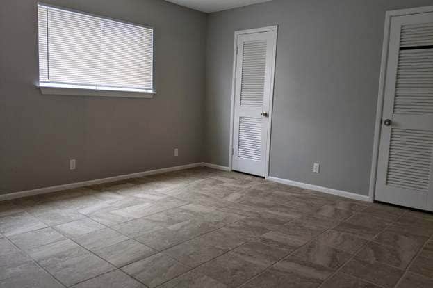 Building Photo - 2330 Blossom Dr