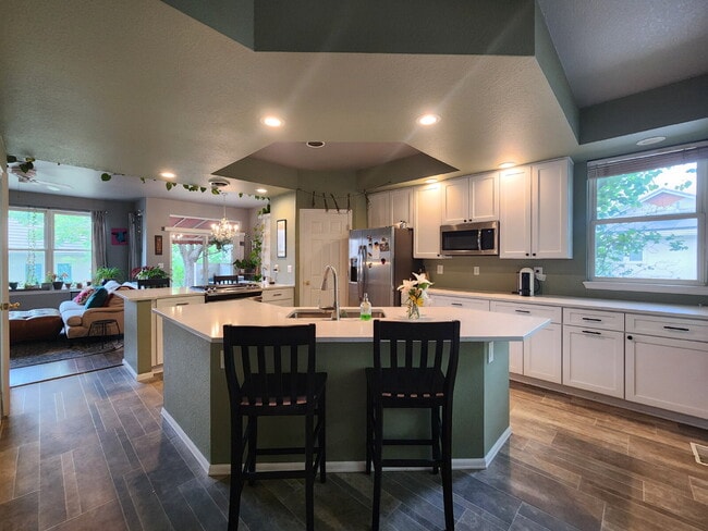 Building Photo - Stunning 3 Bedroom Townhome Tucked Away In Breathtaking Community