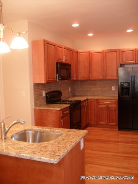 Building Photo - 184 St Paul St