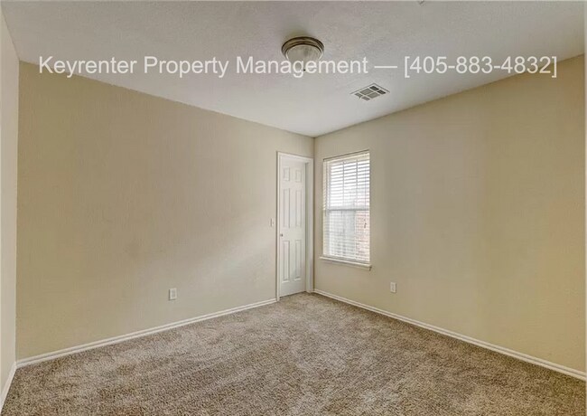 Building Photo - Gorgeous 3 bedroom 2 Bath and 2 Car Home in the Heart of Yukon