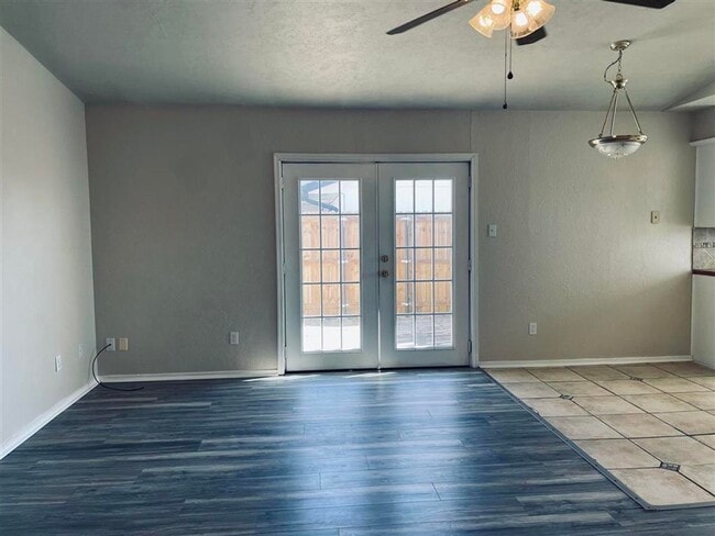 Building Photo - 3815 SW Hickory Ln