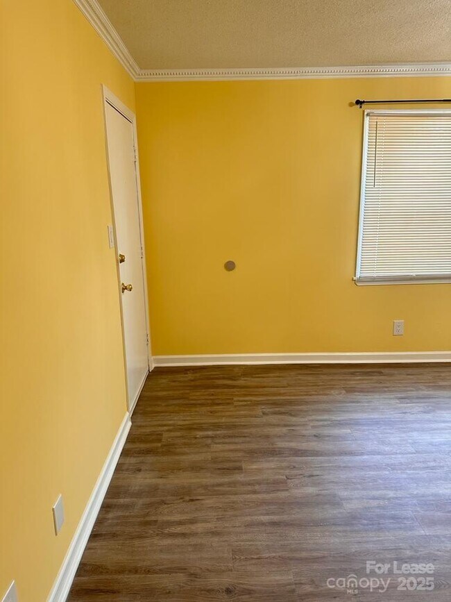 Building Photo - 5808 Hunting Ridge Ln
