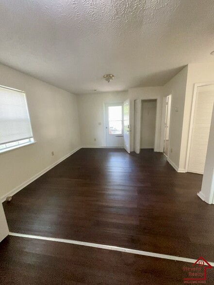 Building Photo - 126 Bybee Woods Dr