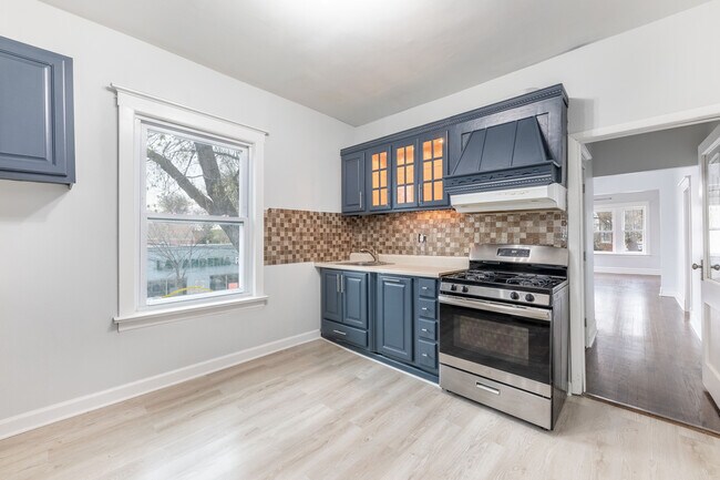 Building Photo - 3000 S Homan Ave