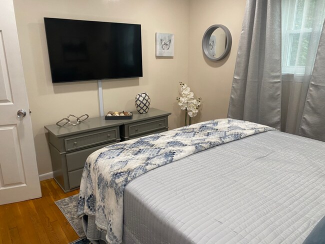 Building Photo - 36 Meshaka St