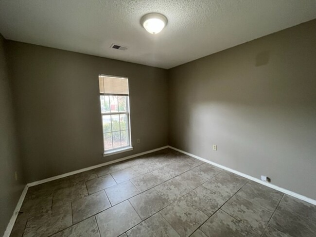 Building Photo - Renovated 3 Bedroom 2 Bath Home for Rent!!