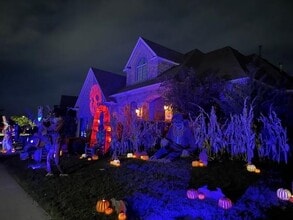 Building Photo - 855 Forest St