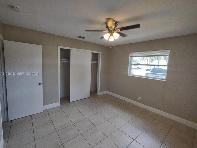 Building Photo - 2504 NW 9th Ln