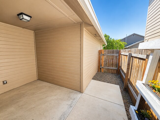 Building Photo - Easy-Living 3 Bed, 2 Bath Home with Double Garage, Pool Access & Private Courtyard