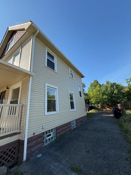 Building Photo - 13710 Caine Ave