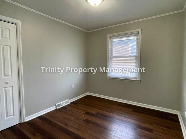 Building Photo - 2010 1/2 Hamill Ave