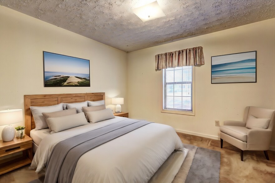 Building Photo - 503 Fayetteville Rd