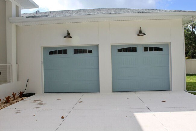 Building Photo - Fully Furnished 3 Bedroom, 3.5 Bath Home with Stunning Intracoastal views with dock