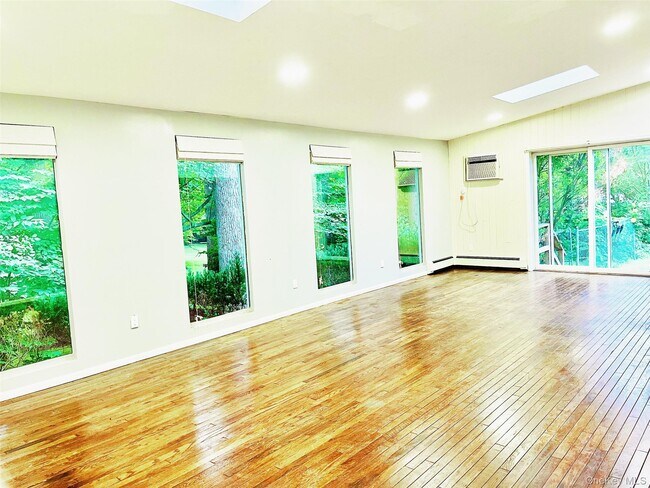 Building Photo - 258 Steamboat Rd