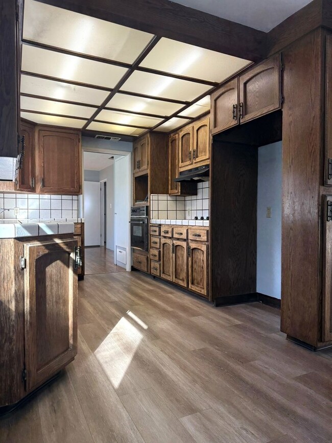 Building Photo - Spacious 2/2 home near shopping