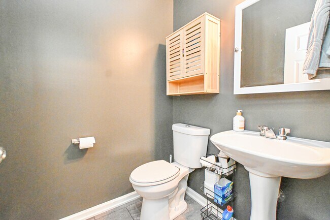 Building Photo - 5469 Fairford Ct