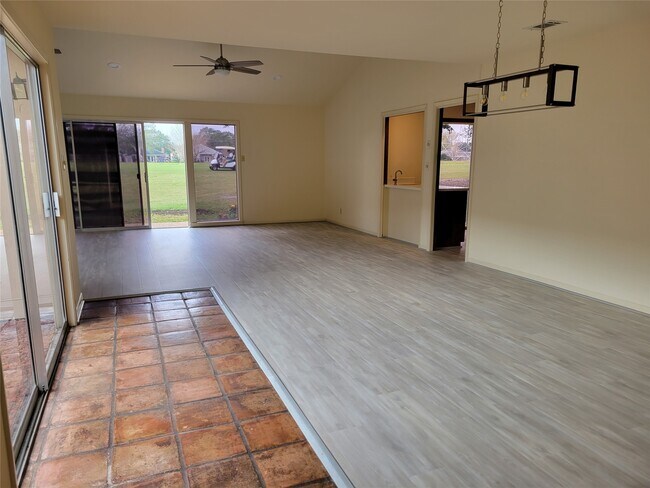 Primary Photo - 406 Fox Briar Ln