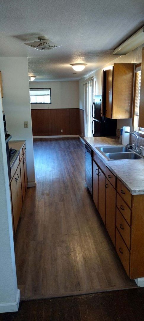 Building Photo - 1496 NW Almira St