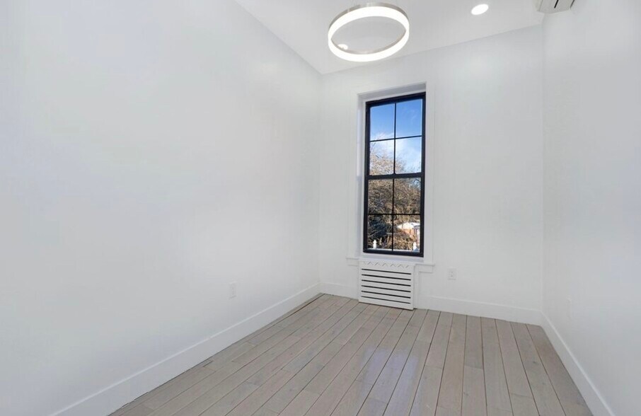 Kids bedroom - 214 Patchen Ave