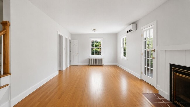 Building Photo - Heart of Woodland Heights just blocks from JRPS, Renovated 2BR / 1.5BA home with gardens