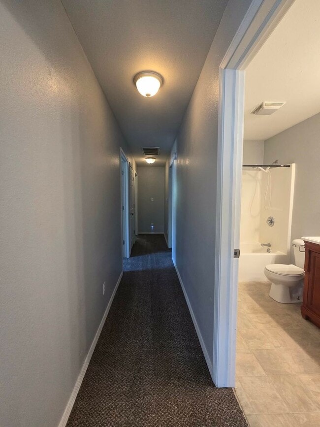 Building Photo - 906 Whitetail Ct