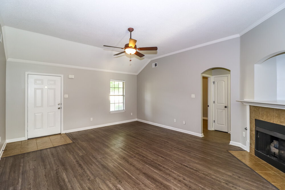 Building Photo - 1609 Sawmill Creek Ln