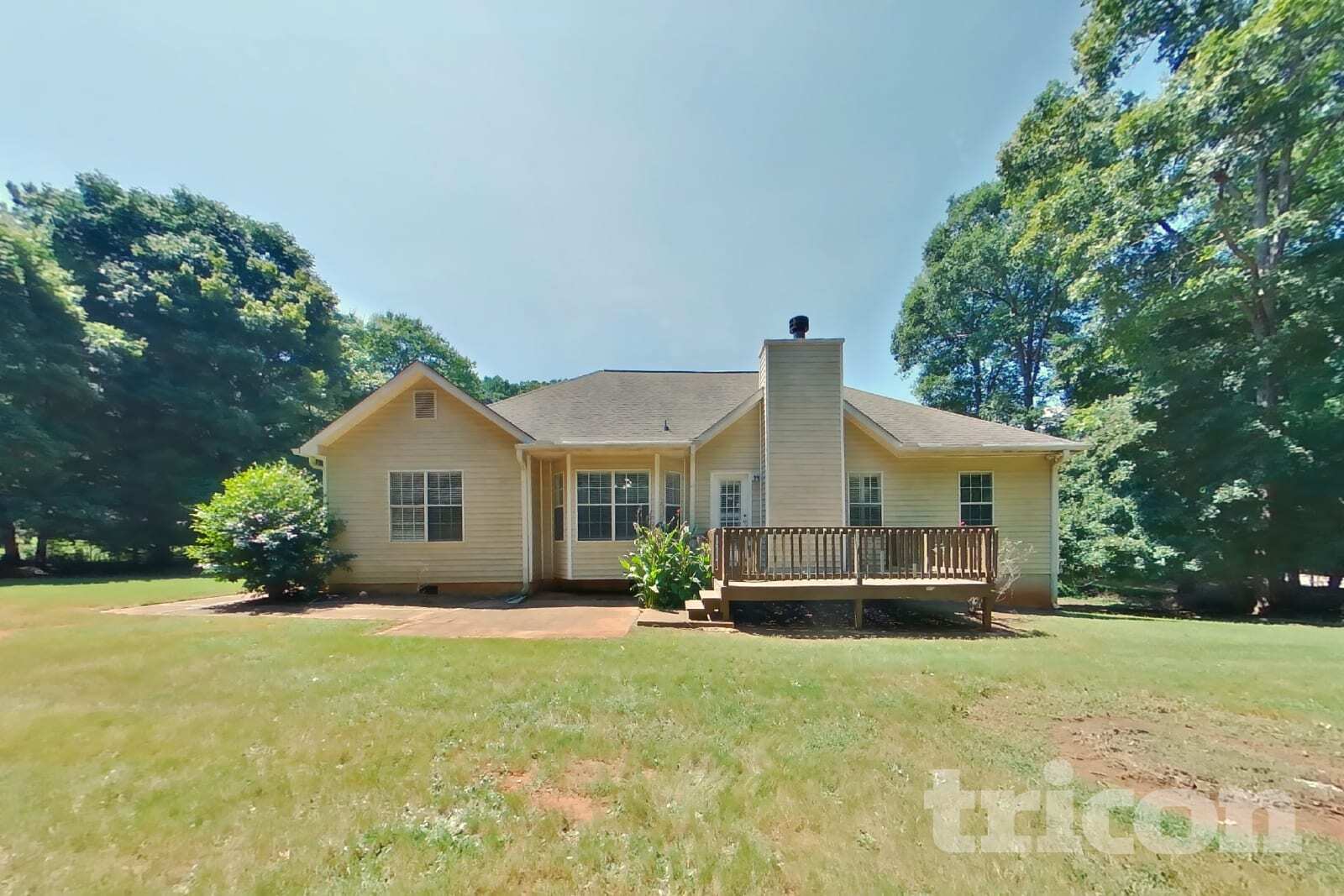 Building Photo - 390 River Point Dr