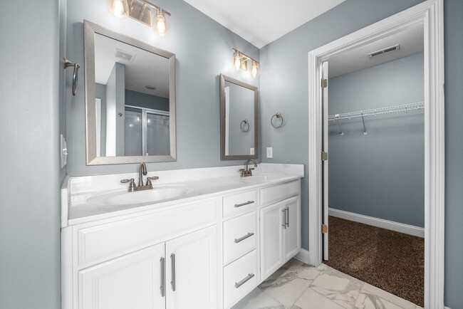Building Photo - Pet Friendly Three Bedroom with Bonus!
