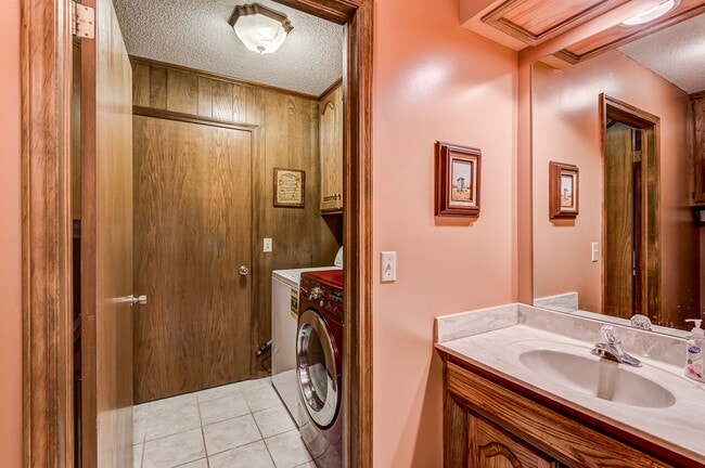 Building Photo - Beautiful country setting, but close to city limits.