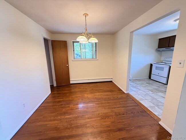 Building Photo - 95 Graywood Rd