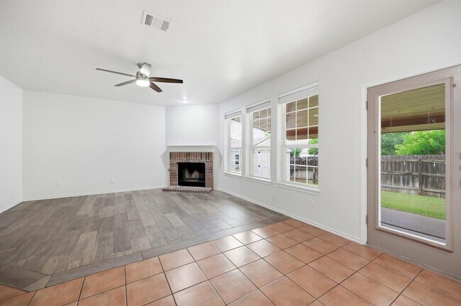 Building Photo - 1136 Beechwood Dr