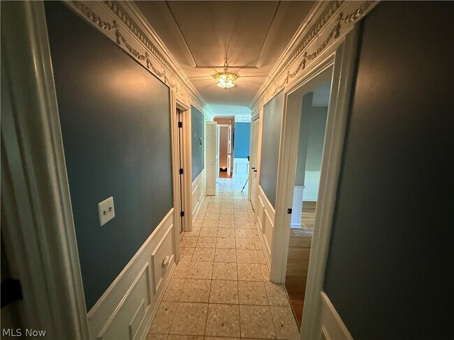Building Photo - 6803 Cranbrook Dr
