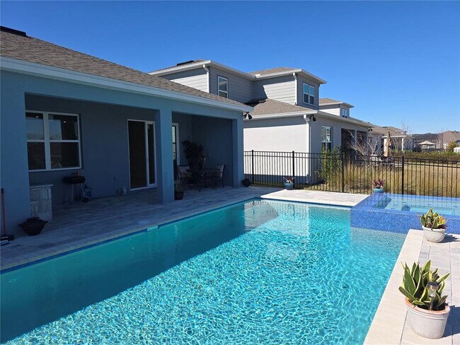 Building Photo - 15949 Winding Bluff Dr