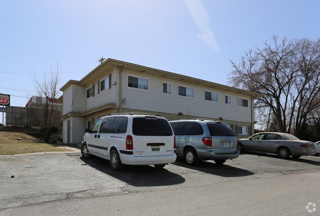 Building Photo - 5709-5711 E 139th Ter