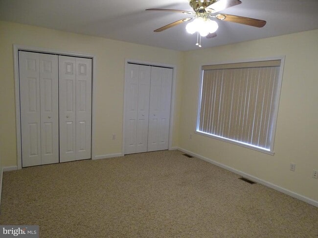 Building Photo - 10 Fairview Ave