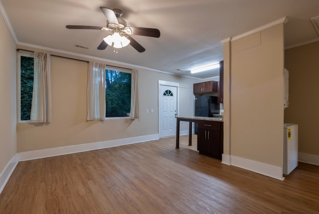 Building Photo - Walk to Campus! Downtown Apartment Available!