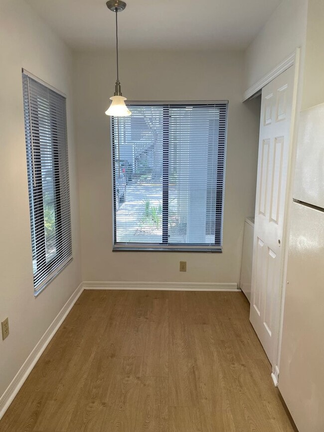 Building Photo - Recently Updated 2bd 2bth Condo Available ...
