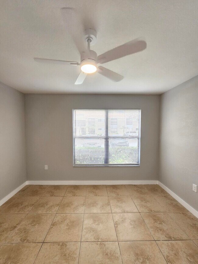 Building Photo - 1545 Lake Crystal Dr